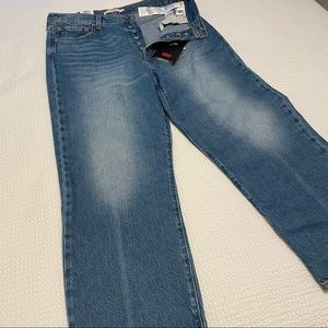 NWT Levi’s Ribcage Straight Crops
